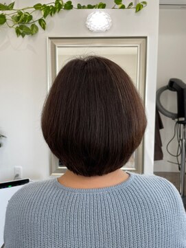 シークレットベースエヌ(Secret Base N) ベージュカラー大人可愛いひし形ボブ　まとまる髪　30代40代50代