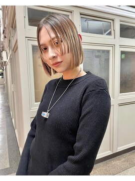 ヘン(hen) ステップカット ボブ デザインカラー