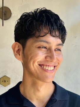 カムジーヘッドカミノウラ(COMEGHEAD KAMINOURA) ツイストスパイラルパーマツーブロック波巻きパーマメンズパーマ