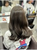 オリーブベージュ