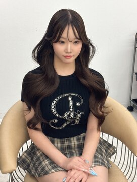 ヴェイ(VEYY.) レイヤーカット+艶ブラウンカラー