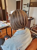 コティエ(cottie)&nbsp;【お客様フォト】軽さのあるローグラデーションの前下がりボブ