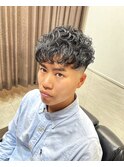 ツーブロックパーマくるくるメンズフェードスタイルジェルセット