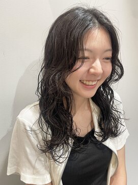 ウクラ バイ レシッド 池袋(uchla by rcid) 小顔ふんわり黒髪ウェーブパーマ顔周りセンターパートネビージュ