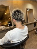 金髪スパイキーショート×テーパーフェード