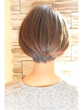 レウナ 外苑前(Reuna) オトナ女性に人気シルエットが綺麗なカットが上手い店