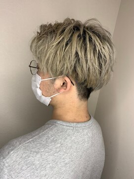 モルニ(MORNI) ハイトーンカラー_マロンベージュ Aラインボブ かきあげ