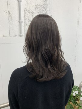 ユイツ レイヤーカット×グレージュ