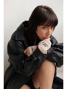 リー 四ツ橋(Lee) 暗髪ミディアムウルフ/くびれウルフレイヤーカット