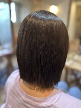 ベイショア(Bay Shore NY) 切りっぱなしボブ/オリーブブラウン