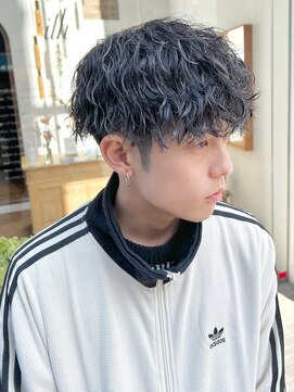 キアラ(Kchiara) マッシュツイストスパイラルパーマ波巻きスパイラル福岡天神大名