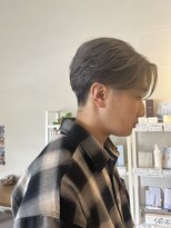 ヘアデザイン ジル(Jill)&nbsp;アッシュグレー/センターパート