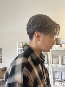 ヘアデザイン ジル(Jill) アッシュグレー/センターパート