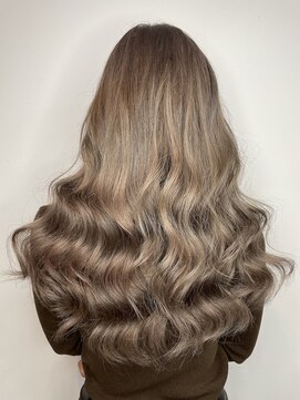 ラピス 横浜(Lapis) ミルクティーベージュシールエクステハイライトブリーチカラー