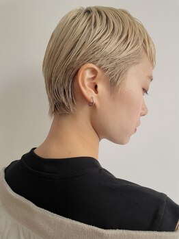 ロッソサンテ(rosso sante)の写真/-ナチュラルだけど、カジュアルだと何か物足りない。インナーカラーでさりげないお洒落と魅力を楽しむ-