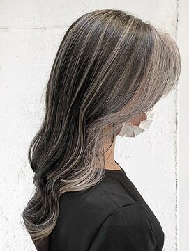 エノア 東京(ENORE) 抜け感◎インナーカラー×ハイライト セミロング