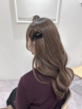 ツインハーフアップ × リボン