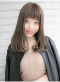 内巻きストレートスタイル 重めバング