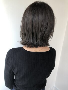 ネイヴィル(navile) オリーブグレージュ×外ハネボブ