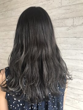 モンド(MONDO) ハイライトで透明感ロング