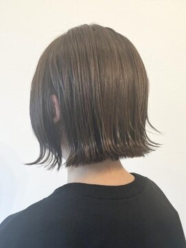 ラテ アトリエ(latte atelier) 外ハネボブ/アッシュグレージュ