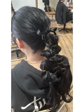 ラバフロー 小野原店(LAVA FLOW) ツイン編みおろしアレンジ