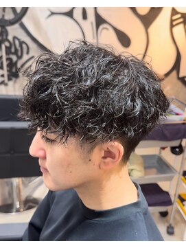 カーニー 上野(kearny) ツイストスパイラルパーマ縦落ちパーマメンズ波巻きパーマ