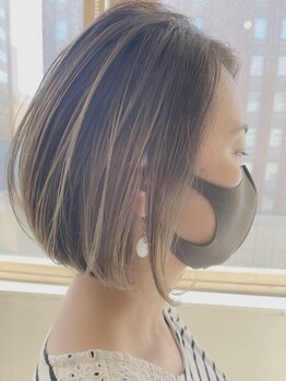 レヴ(LeV)の写真/ベテランのスタイリスト在籍◎気になり始めた白髪も暗すぎず自然で艶やかな仕上がりへ.