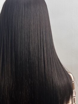メイカ(MEIKA)の写真/日本最高ランクの髪質改善！艶と潤いのあるダメージレスな超高濃度水素ストレート。柔らかく自然な美髪へ