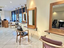 ロビンソン(HAIR ROBINSON)の雰囲気（白を基調とした落ち着きのある大人の癒し空間【髪質改善】）