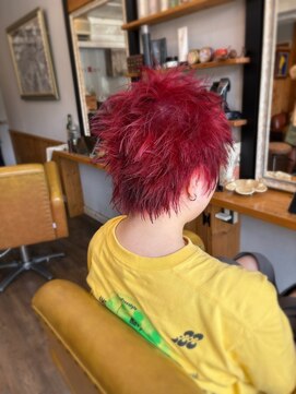 スパイキーショート　ビビットレッド　ブラッドレッド　赤髪