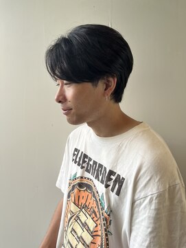 アオトソラ センターパートのメンズショート