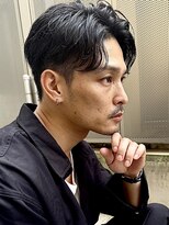 トルネード(TORNADO)&nbsp;大人のツーブロックセンターパート メンズパーマ 刈り上げA1009