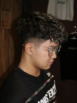 スリーセント 栄(3/cent) スペインカール/スパイラルパーマ/フェードカット/メンズパーマ