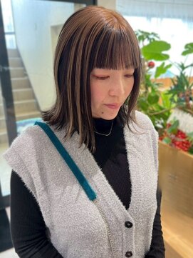 外ハネミディ デザインカラー ダブルカラー ハイライト ブリーチ