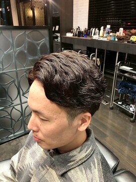 ヒロザバーバー(HIRO THE BARBER) フェザーパーマ