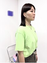 イラカ(elaka)&nbsp;ワインレッド×刈り上げ×ミディアムボブ