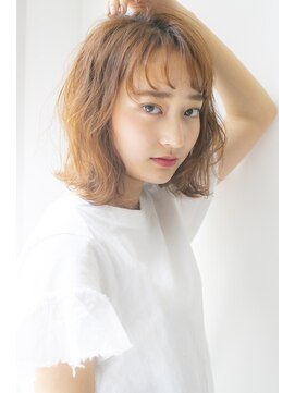 フレイムスヘアーアンドリラックス 西川口店 イルミナカラーでカラーしてウェーブをつけたミディアムヘア