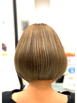 アヴソリューク(Absoluk) ハイダメージ×縮毛矯正☆