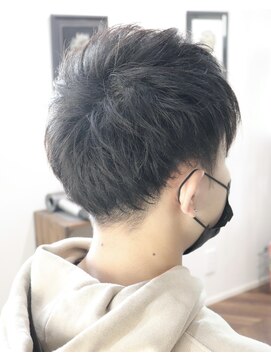 ウィスカーヘアー(whisker hair) マッシュショート