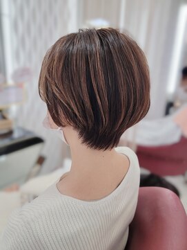 クオリス 赤塚店(QUALIS) 大人キレイ20代30代40代黒髪前下がりショートボブ丸みショート◎