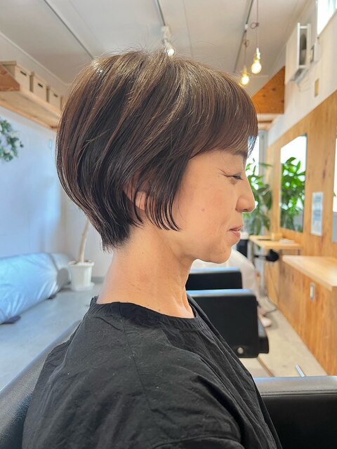 丸みショートヘアピンクベージュカラーミルクティーベージュ