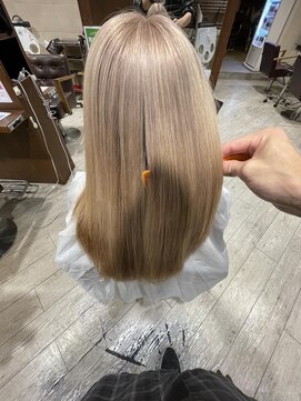 リー ヴィータ 上新庄(Lee Vita) ハイトーンホワイトベージュ髪質改善カラー20代30代