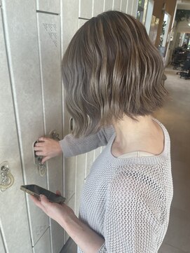 ヘアーエスクールエミュ(hair S. COEUR emu) ハイライトベージュ