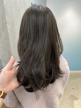 レア(Le’a) 透明感たっぷりオリーブグレー