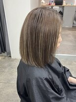 シア(sia)&nbsp;気になる白髪をハイライトで解決に！