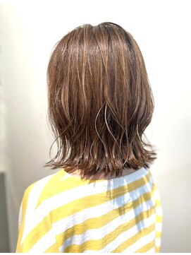 ヘアデザイン エソラ(hair design esora) ミディアムレイヤー×白髪ぼかしハイライト