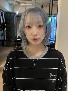 アドネ プライム(adne prime) 顔周りカット/シャギーカット/ハッシュボブ/ペールブルー