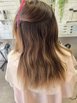 アッシュヘアー ブリーチ毛に縮毛矯正
