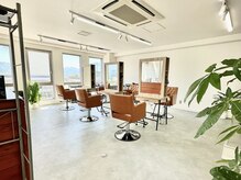 ロカ(LOCA)の雰囲気（落ち着くシンプルなサロン◎）